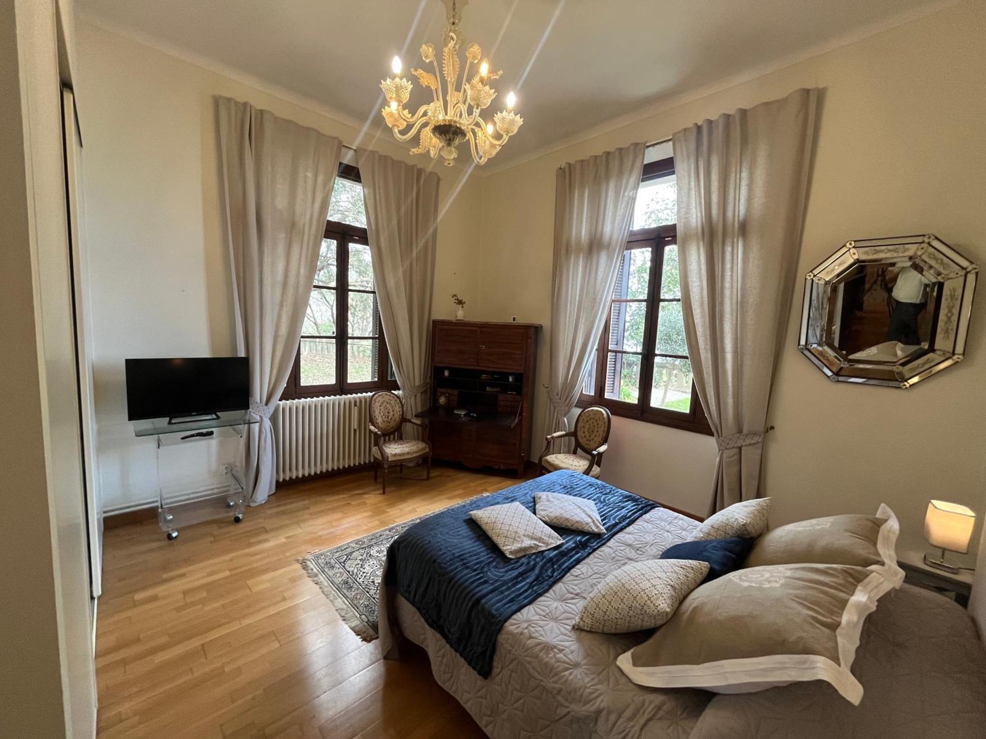 Rdc Maison De Maitre Pour 6 Personnes Avec Piscine Et Jacuzzi *